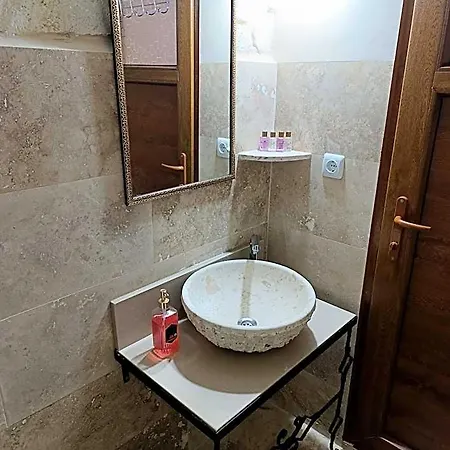 Asma Cave House *
